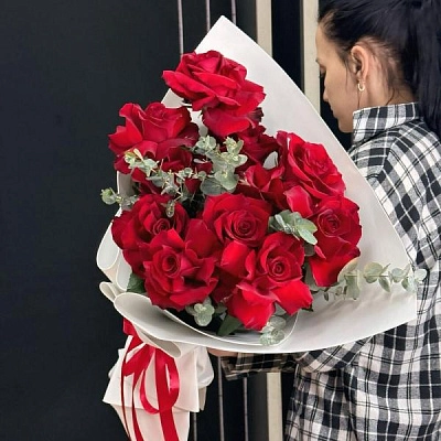 Букет из кружевных красных роз